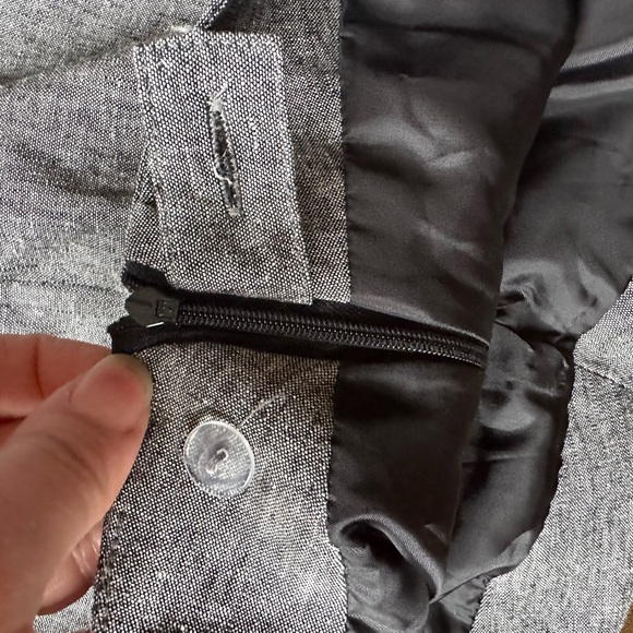 Dalia Collections Gray Midi Skirt Zipper In The Back.Ruffle Edge On Bottom SZ 10 - Picture 7 of 9